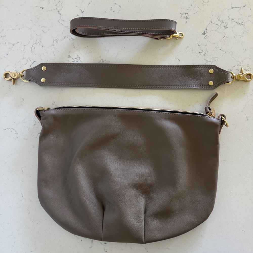 Clare V  Moyen Messenger : rare WARM Grey color